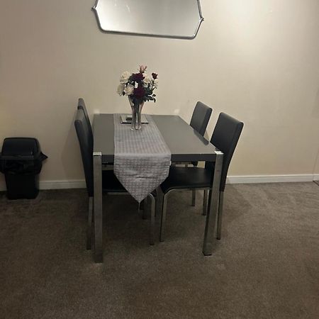 Stylish 2 Bedroom Apartment-Short Term Lets & Serviced Accomodation Ρίντινγκ Εξωτερικό φωτογραφία