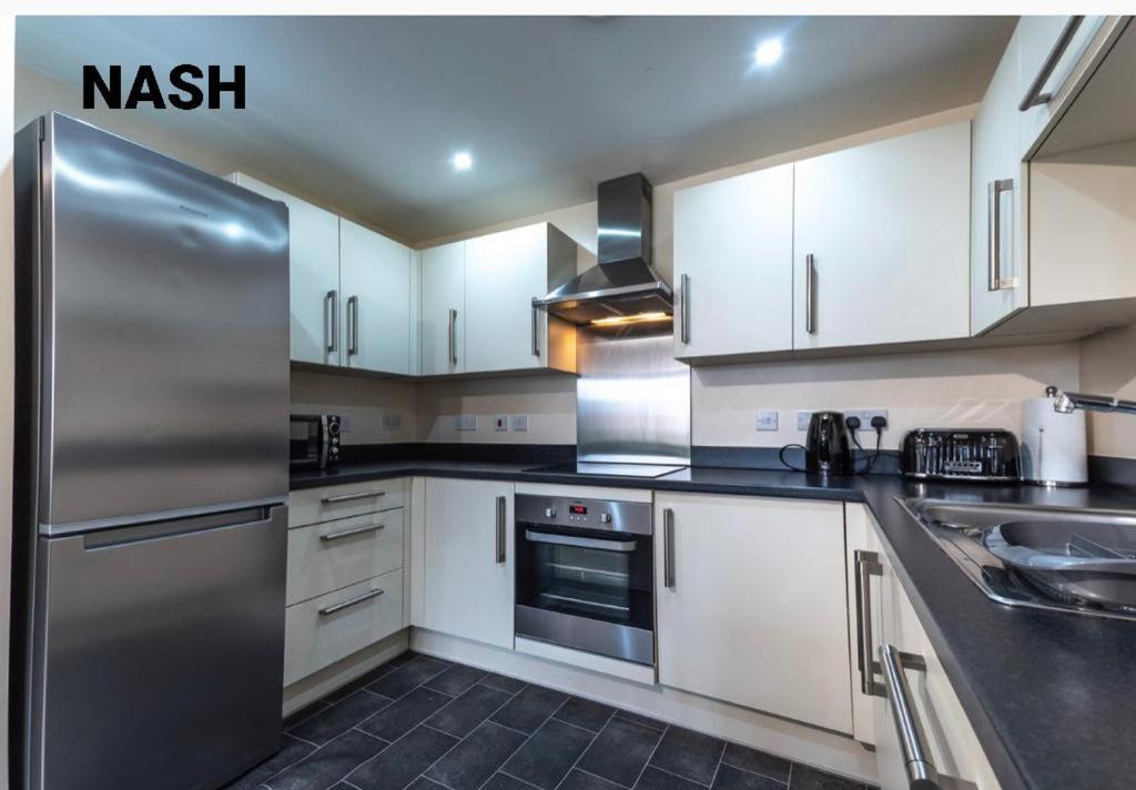 Stylish 2 Bedroom Apartment-Short Term Lets & Serviced Accomodation Ρίντινγκ Εξωτερικό φωτογραφία