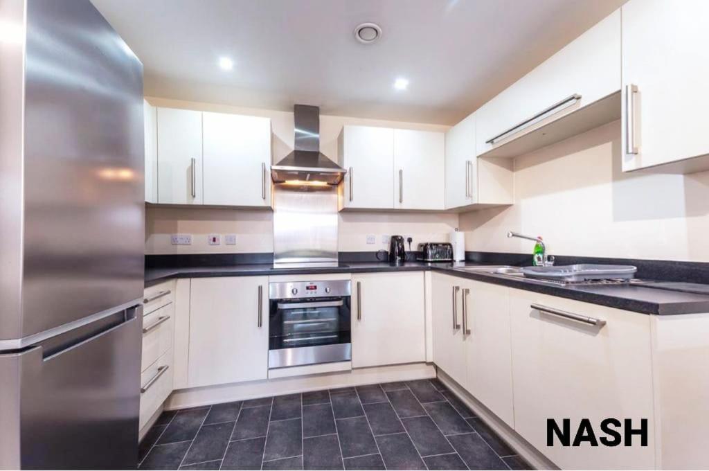 Stylish 2 Bedroom Apartment-Short Term Lets & Serviced Accomodation Ρίντινγκ Εξωτερικό φωτογραφία