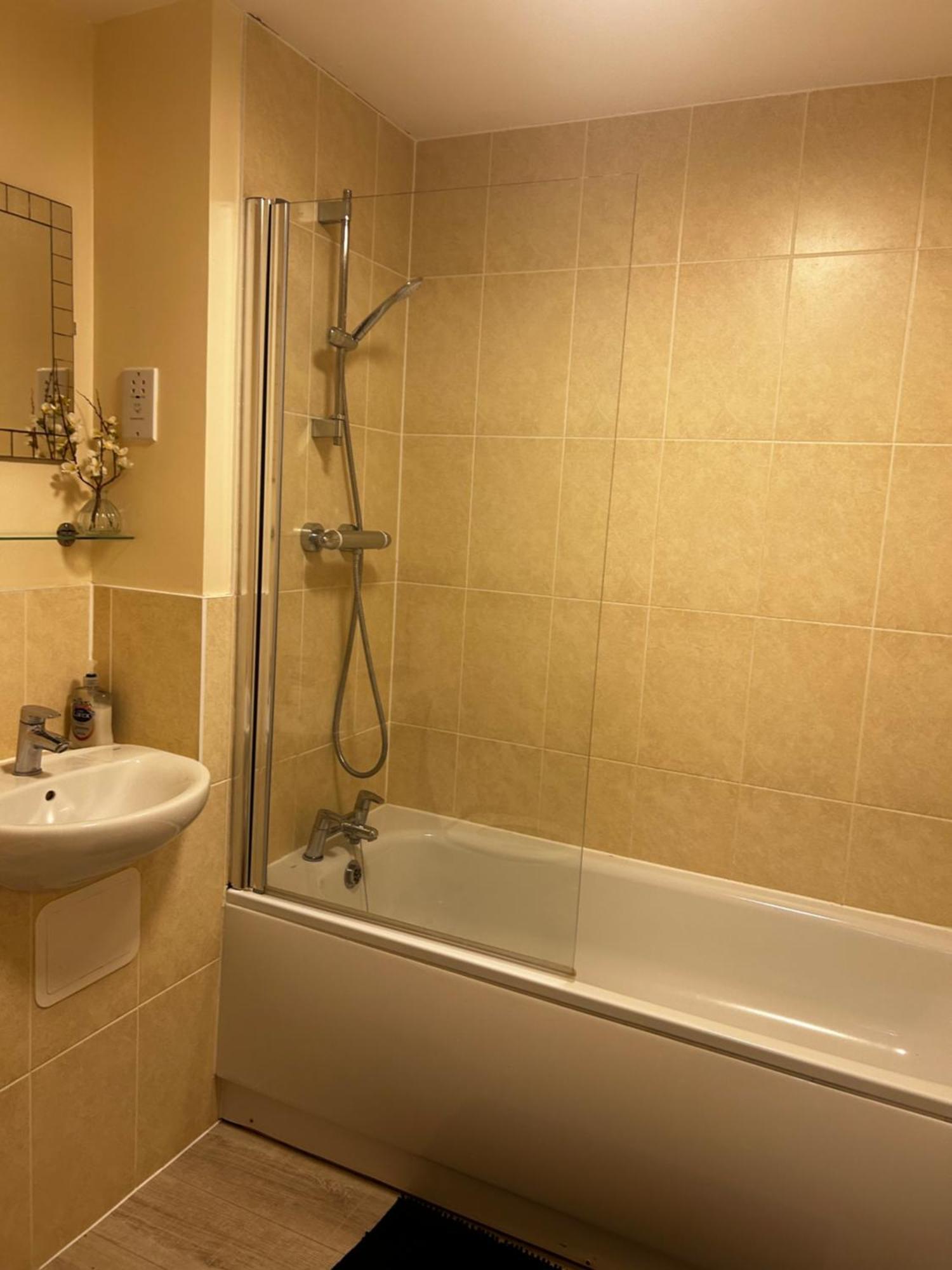 Stylish 2 Bedroom Apartment-Short Term Lets & Serviced Accomodation Ρίντινγκ Εξωτερικό φωτογραφία